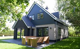 Peaceful Villa In De Koog Near Sea